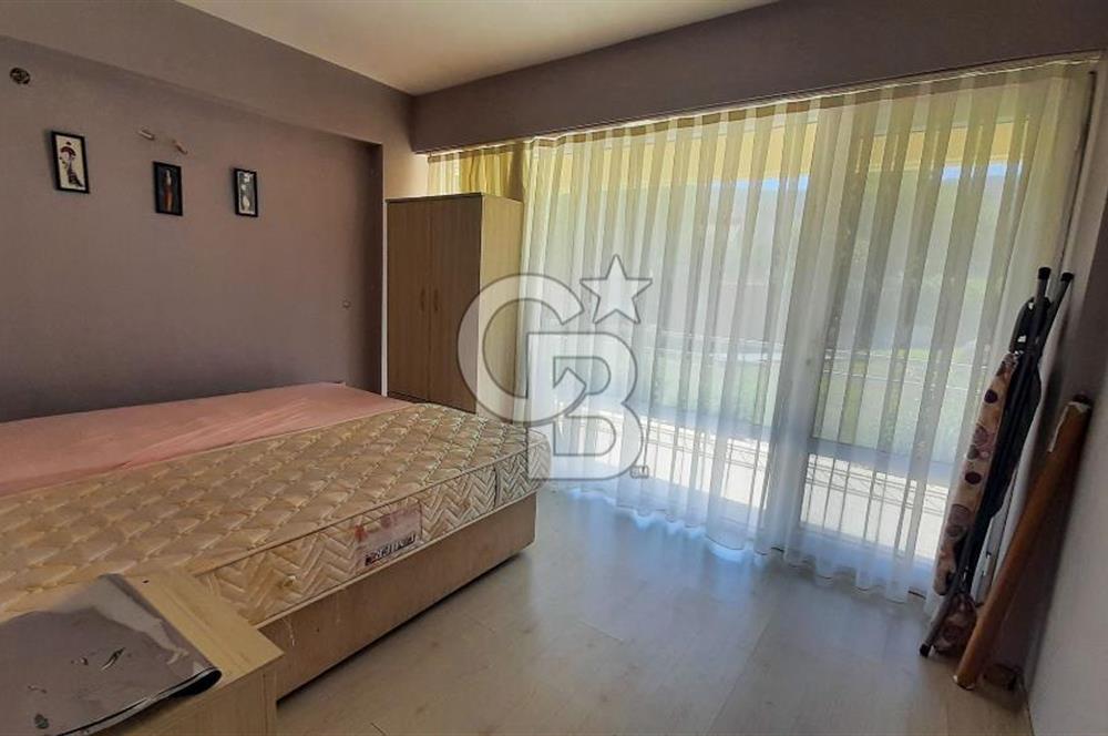 Urla Gülbahçe Havuzlu site içinde 1+1 satılık