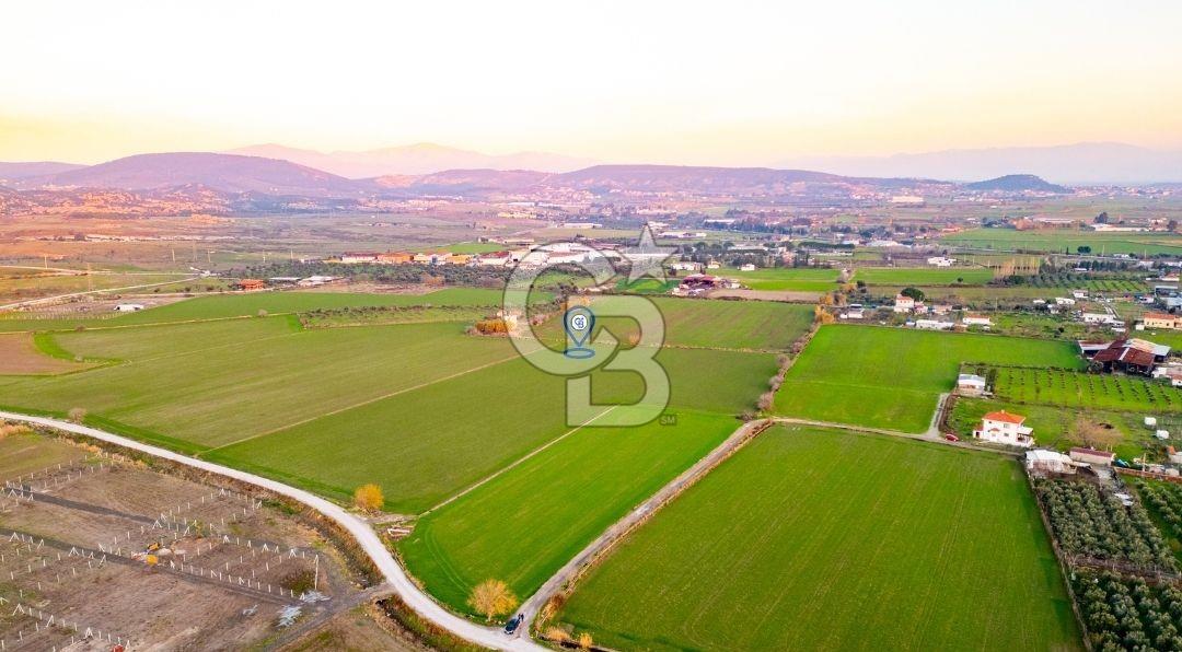 Foça Bağarası Hacıveli Mahallesinde Satılık Tarla