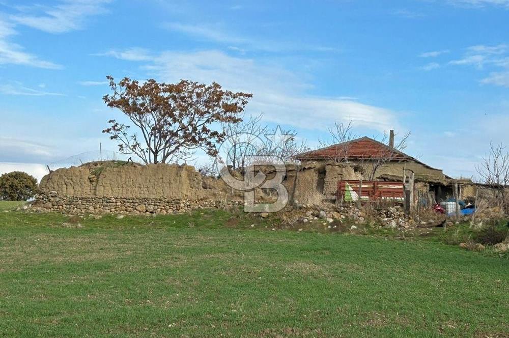 Çivril Işıklıgölde köyiçi içinde yapı olan arsa