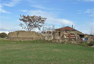 Çivril Işıklıgölde köyiçi içinde yapı olan arsa