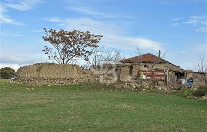 Çivril Işıklıgölde köyiçi içinde yapı olan arsa