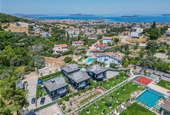 URLA ÇEŞMEALTI 5+1 HAVUZLU MÜSTAKİL DENİZ MANZARALI SATILIK VİLLA