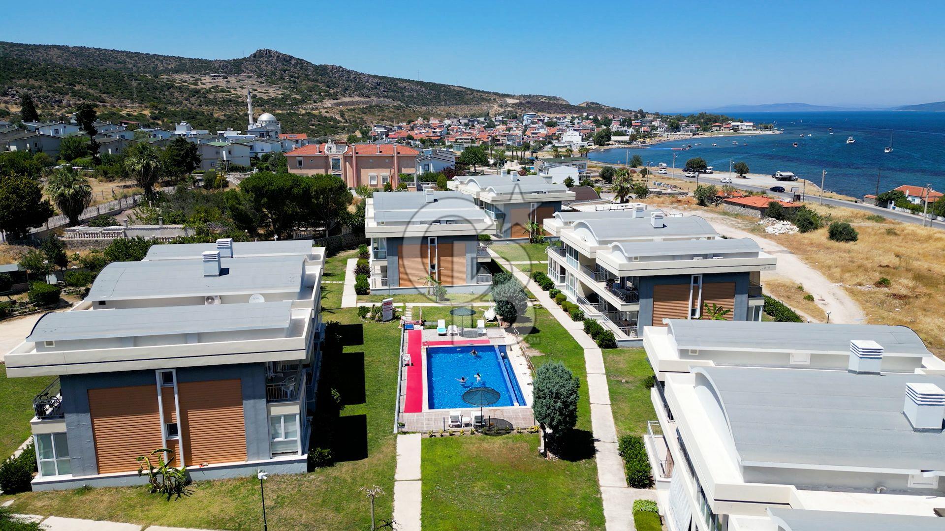 Urla Gülbahçe Havuzlu site içinde 1+1 satılık