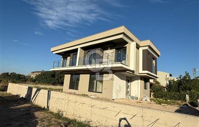 Urla Çeşmealtın’da Satılık Havuzlu Villa 