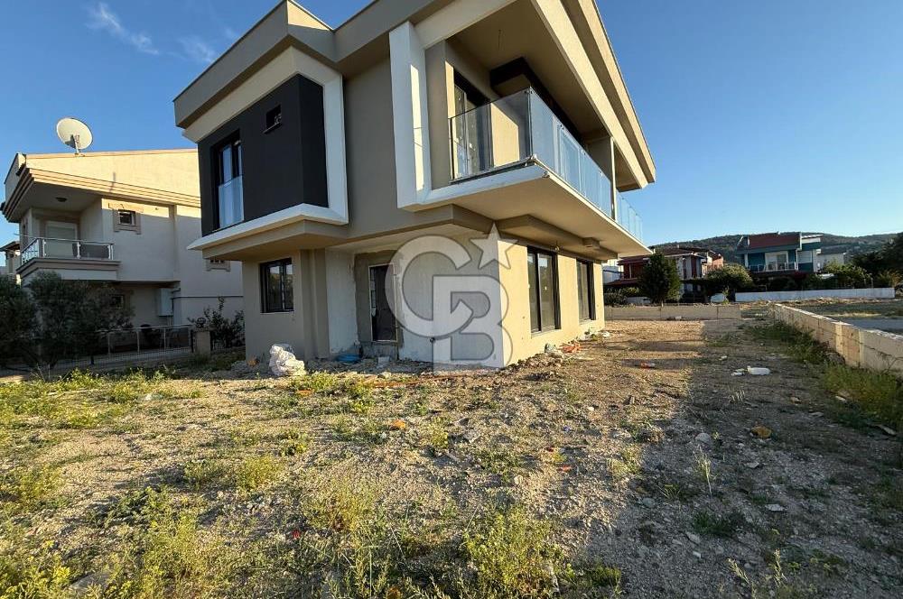 Urla Çeşmealtın’da Satılık Havuzlu Villa 