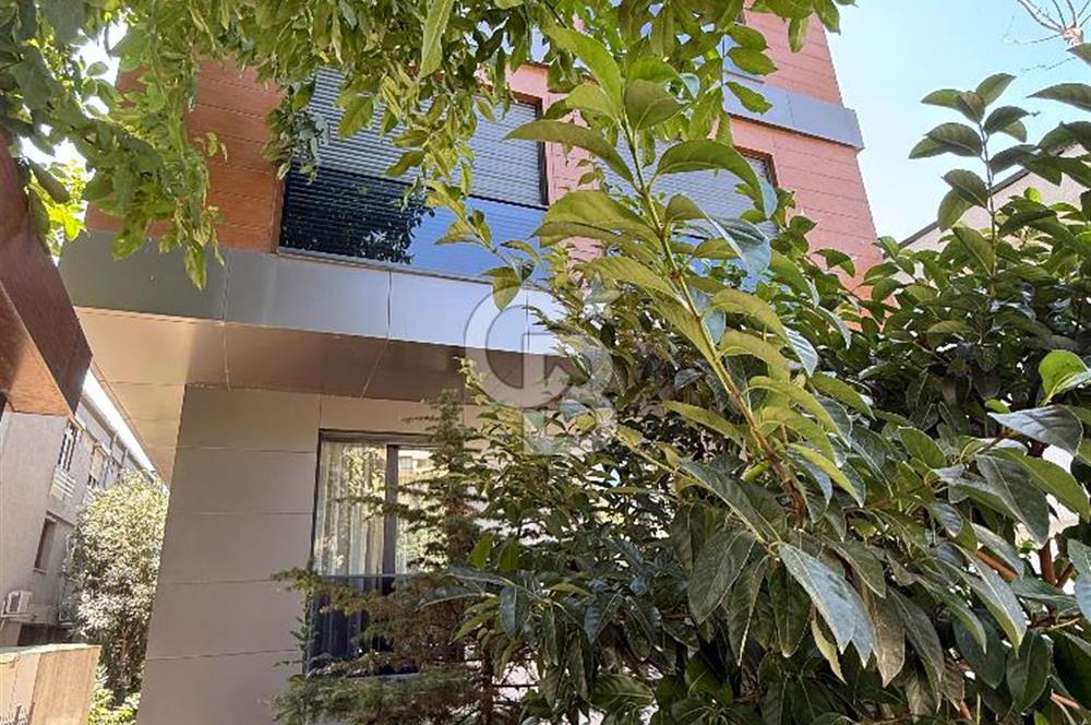 Suadiye Yalı Parselinde Kendi Yolunu Çizmiş Bir Yaşamın Evi