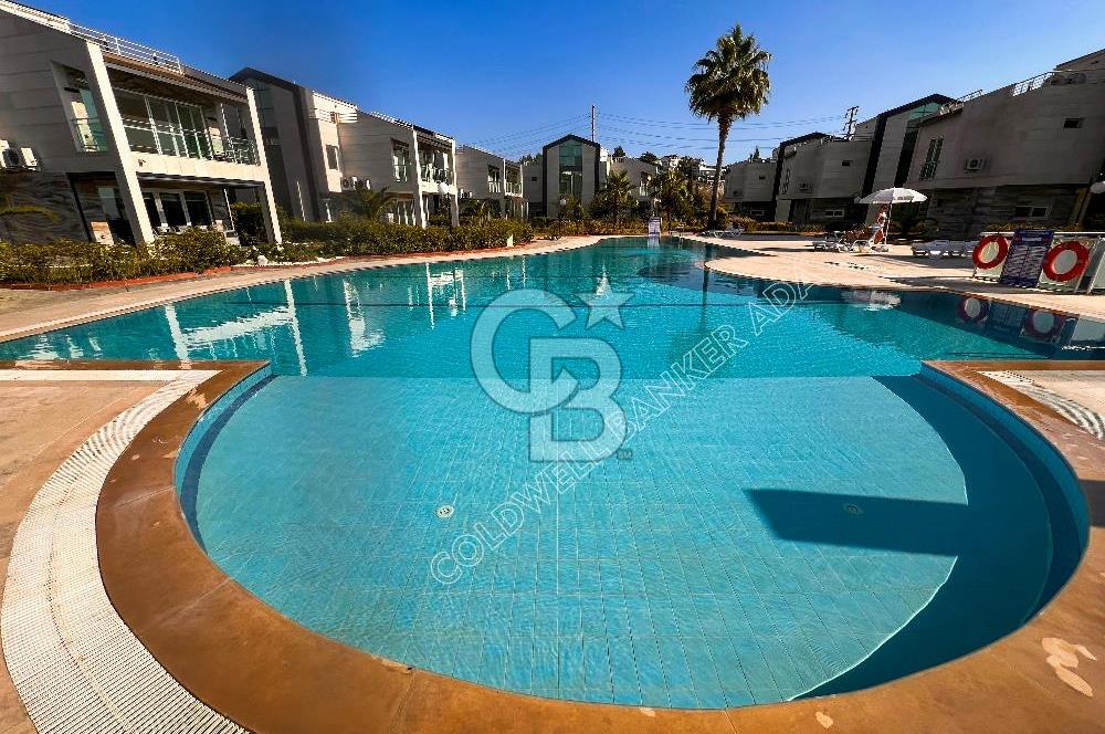 KUŞADASI PANORAMİK DENİZ MANZARALI SİTEDE DUPLEKS VİLLA