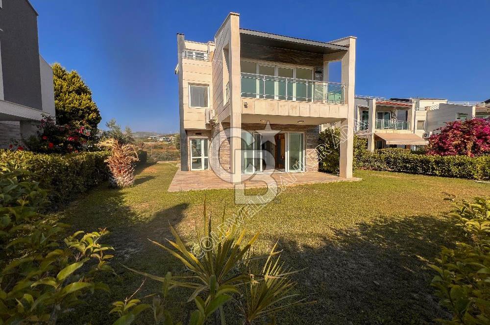 KUŞADASI PANORAMİK DENİZ MANZARALI SİTEDE DUPLEKS VİLLA