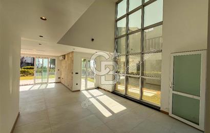 KUŞADASI PANORAMİK DENİZ MANZARALI SİTEDE DUPLEKS VİLLA