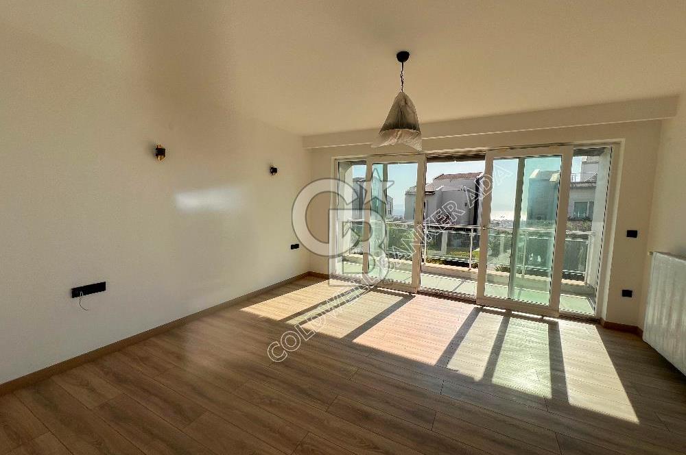 KUŞADASI PANORAMİK DENİZ MANZARALI SİTEDE DUPLEKS VİLLA