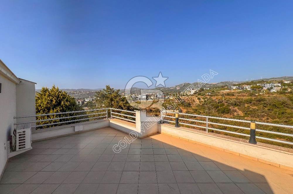 KUŞADASI PANORAMİK DENİZ MANZARALI SİTEDE DUPLEKS VİLLA