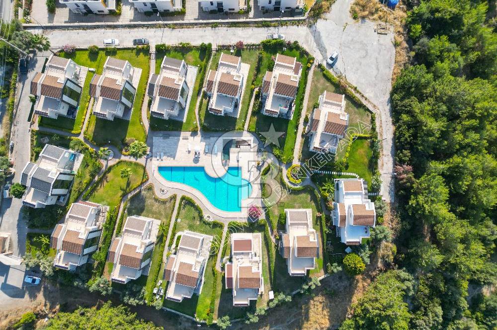 KUŞADASI PANORAMİK DENİZ MANZARALI SİTEDE DUPLEKS VİLLA