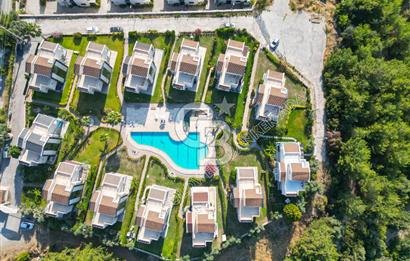 KUŞADASI PANORAMİK DENİZ MANZARALI SİTEDE DUPLEKS VİLLA