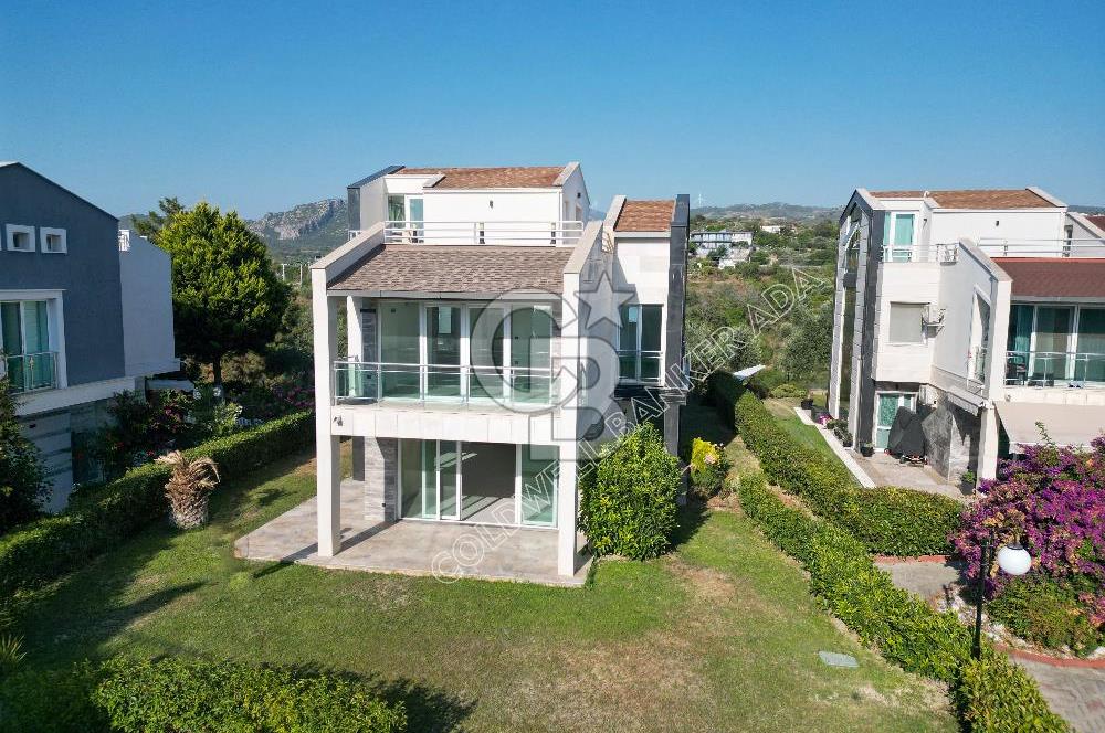 KUŞADASI PANORAMİK DENİZ MANZARALI SİTEDE DUPLEKS VİLLA