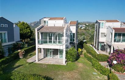 KUŞADASI PANORAMİK DENİZ MANZARALI SİTEDE DUPLEKS VİLLA