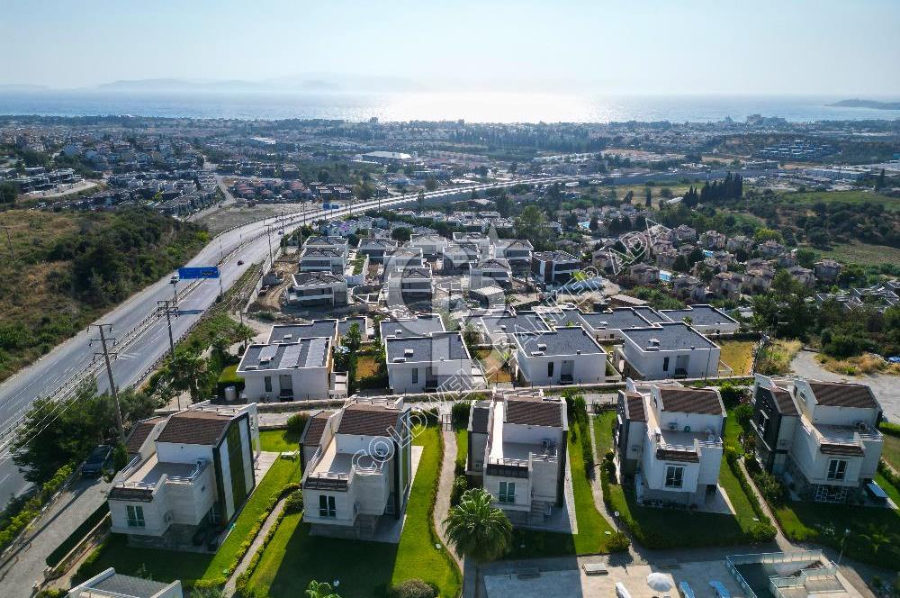 KUŞADASI PANORAMİK DENİZ MANZARALI SİTEDE DUPLEKS VİLLA