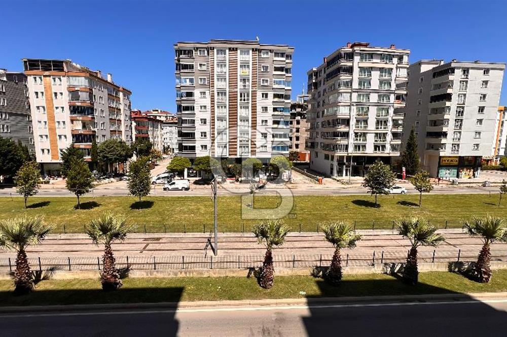 TRAMVAYA CEPHE KİRALIK DAİRE