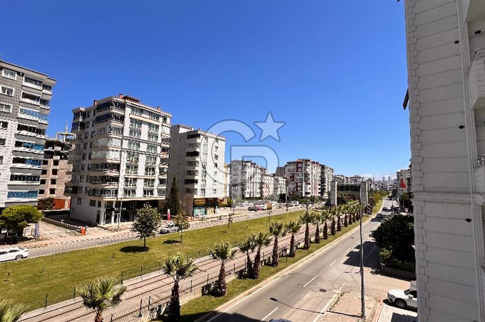 TRAMVAYA CEPHE KİRALIK DAİRE