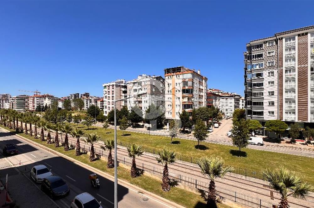 TRAMVAYA CEPHE KİRALIK DAİRE