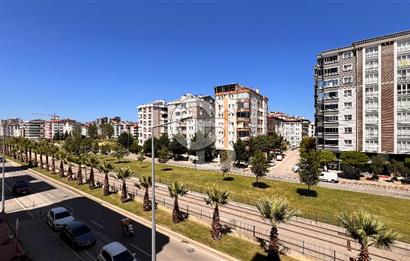 TRAMVAYA CEPHE KİRALIK DAİRE