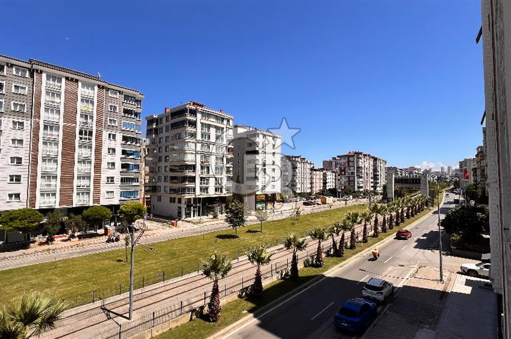 TRAMVAYA CEPHE KİRALIK DAİRE