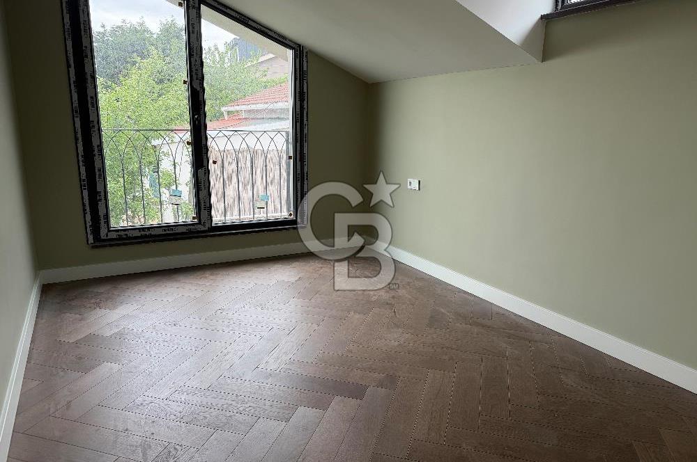 ZEKERİYAKÖY ÇARŞIYA YAKIN, BUTİK SİTEDE SIFIR 4+1 ÖZEL YAPIM TRİPLEX VİLLA