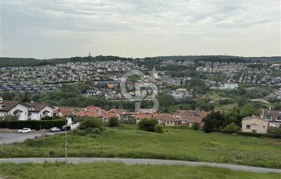 ZEKERİYAKÖY ÇARŞIYA YAKIN, BUTİK SİTEDE SIFIR 4+1 ÖZEL YAPIM TRİPLEX VİLLA