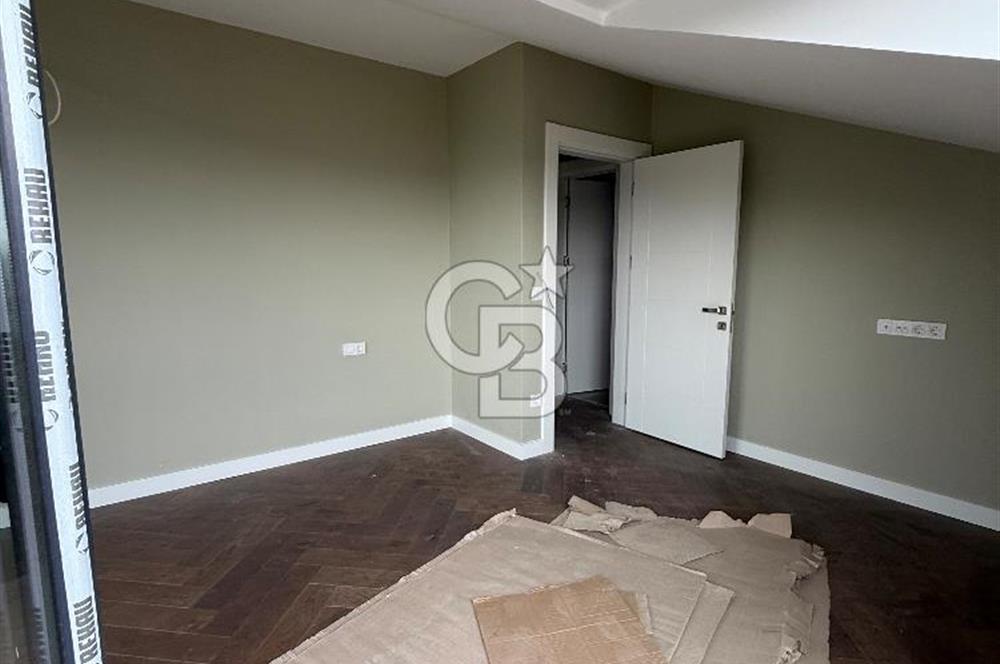 ZEKERİYAKÖY ÇARŞIYA YAKIN, BUTİK SİTEDE SIFIR 4+1 ÖZEL YAPIM TRİPLEX VİLLA