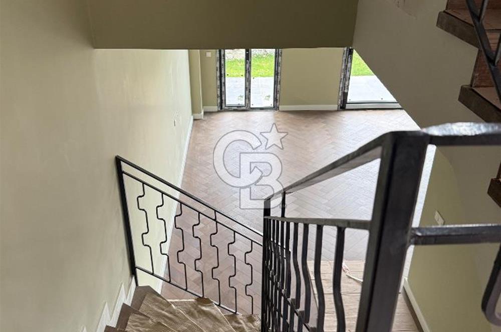 ZEKERİYAKÖY ÇARŞIYA YAKIN, BUTİK SİTEDE SIFIR 4+1 ÖZEL YAPIM TRİPLEX VİLLA