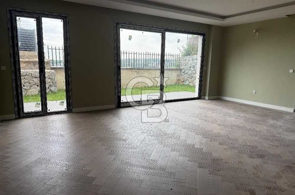 ZEKERİYAKÖY ÇARŞIYA YAKIN, BUTİK SİTEDE SIFIR 4+1 ÖZEL YAPIM TRİPLEX VİLLA