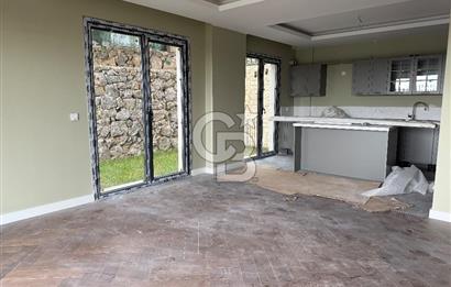 ZEKERİYAKÖY ÇARŞIYA YAKIN, BUTİK SİTEDE SIFIR 4+1 ÖZEL YAPIM TRİPLEX VİLLA