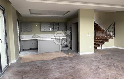 ZEKERİYAKÖY ÇARŞIYA YAKIN, BUTİK SİTEDE SIFIR 4+1 ÖZEL YAPIM TRİPLEX VİLLA