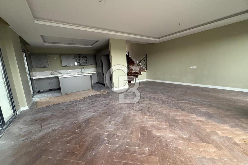 ZEKERİYAKÖY ÇARŞIYA YAKIN, BUTİK SİTEDE SIFIR 4+1 ÖZEL YAPIM TRİPLEX VİLLA