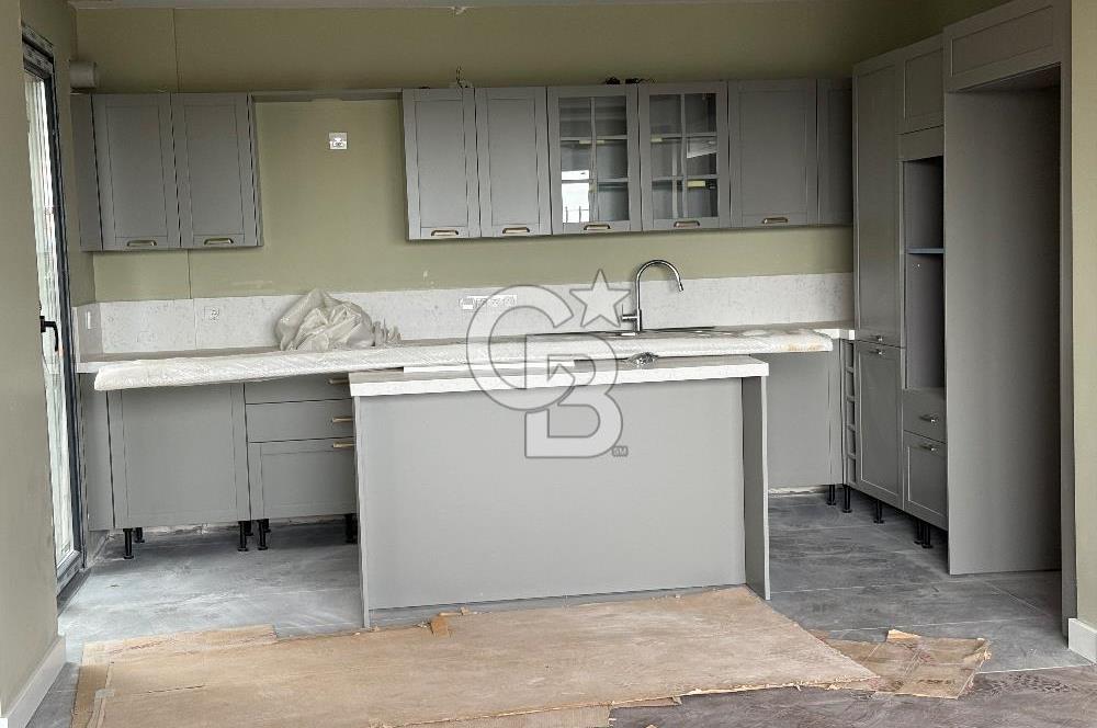 ZEKERİYAKÖY ÇARŞIYA YAKIN, BUTİK SİTEDE SIFIR 4+1 ÖZEL YAPIM TRİPLEX VİLLA