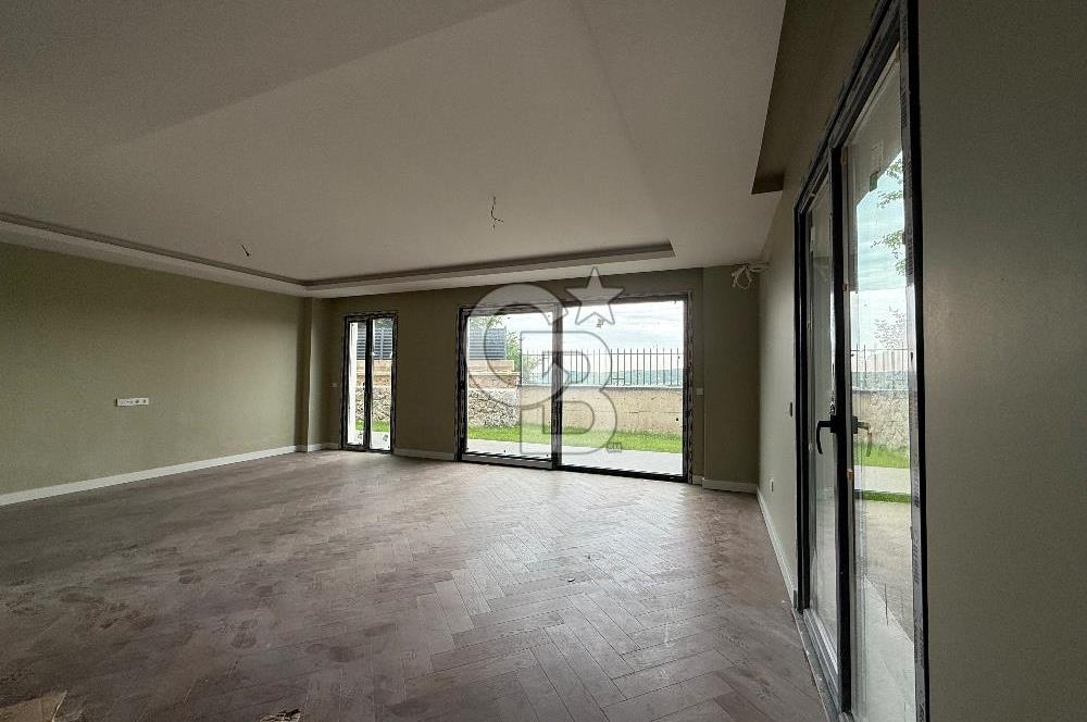ZEKERİYAKÖY ÇARŞIYA YAKIN, BUTİK SİTEDE SIFIR 4+1 ÖZEL YAPIM TRİPLEX VİLLA