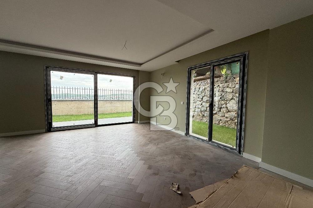 ZEKERİYAKÖY ÇARŞIYA YAKIN, BUTİK SİTEDE SIFIR 4+1 ÖZEL YAPIM TRİPLEX VİLLA