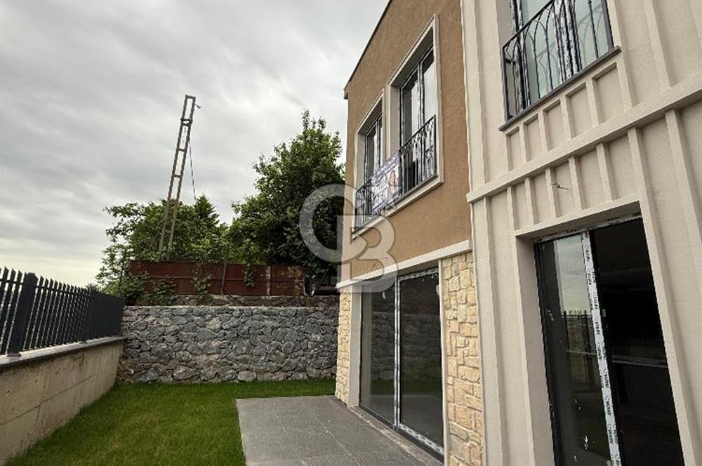 ZEKERİYAKÖY ÇARŞIYA YAKIN, BUTİK SİTEDE SIFIR 4+1 ÖZEL YAPIM TRİPLEX VİLLA