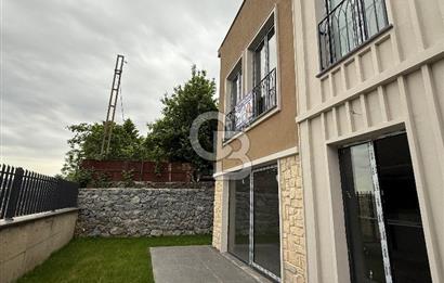ZEKERİYAKÖY ÇARŞIYA YAKIN, BUTİK SİTEDE SIFIR 4+1 ÖZEL YAPIM TRİPLEX VİLLA