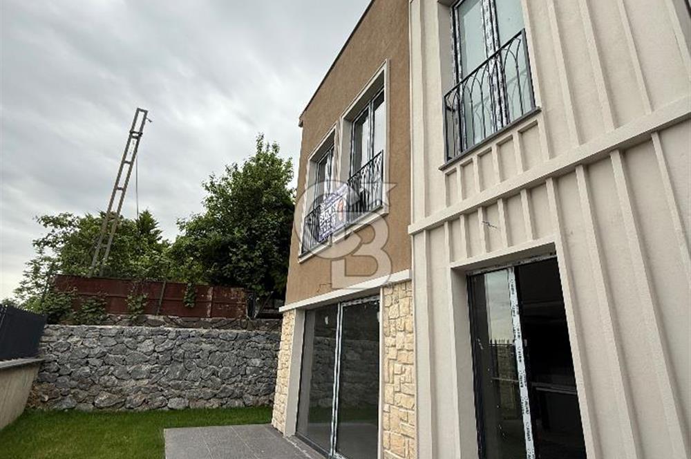 ZEKERİYAKÖY ÇARŞIYA YAKIN, BUTİK SİTEDE SIFIR 4+1 ÖZEL YAPIM TRİPLEX VİLLA