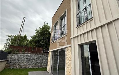 ZEKERİYAKÖY ÇARŞIYA YAKIN, BUTİK SİTEDE SIFIR 4+1 ÖZEL YAPIM TRİPLEX VİLLA