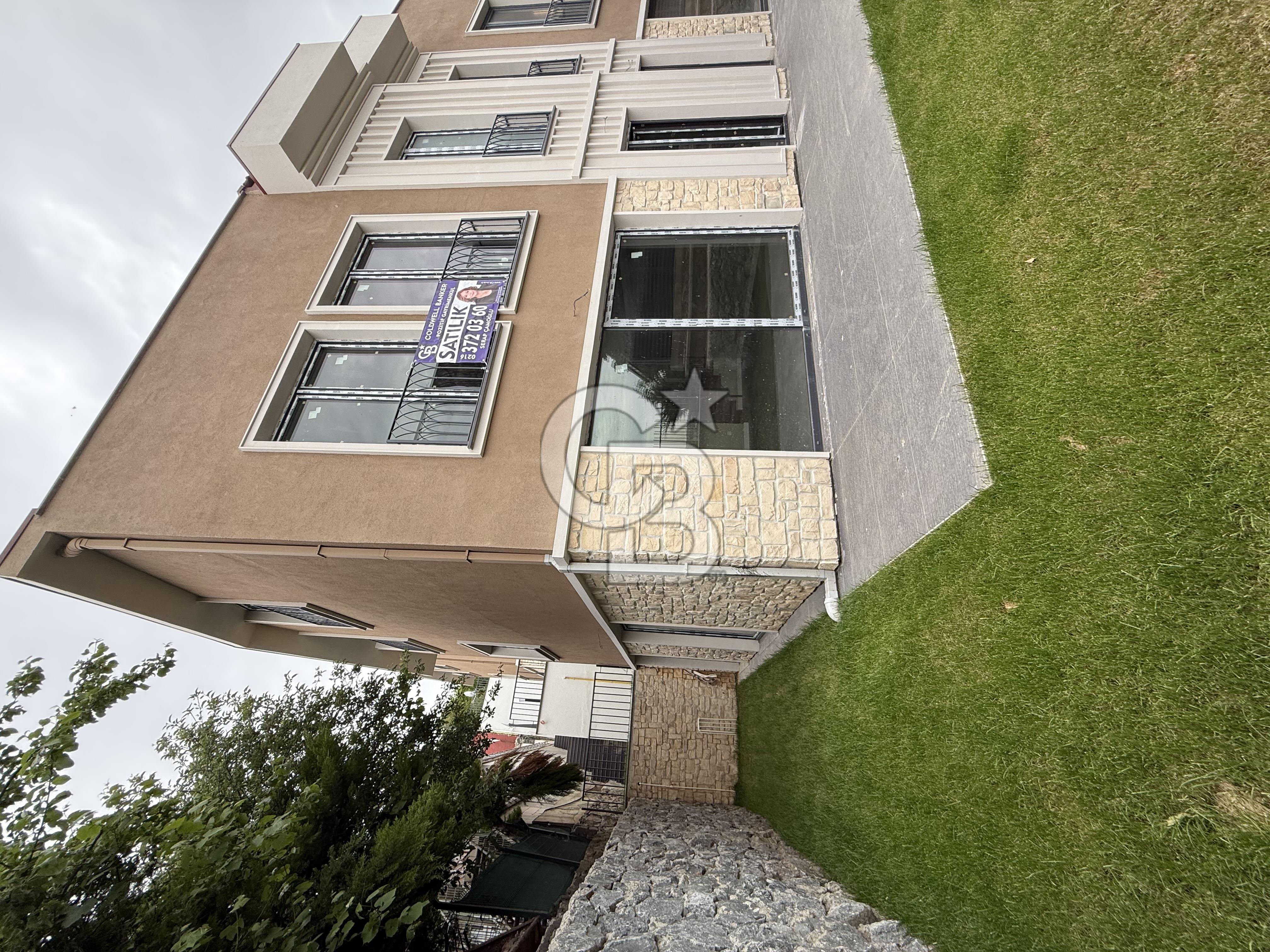 ZEKERİYAKÖY ÇARŞIYA YAKIN, BUTİK SİTEDE SIFIR 4+1 ÖZEL YAPIM TRİPLEX VİLLA