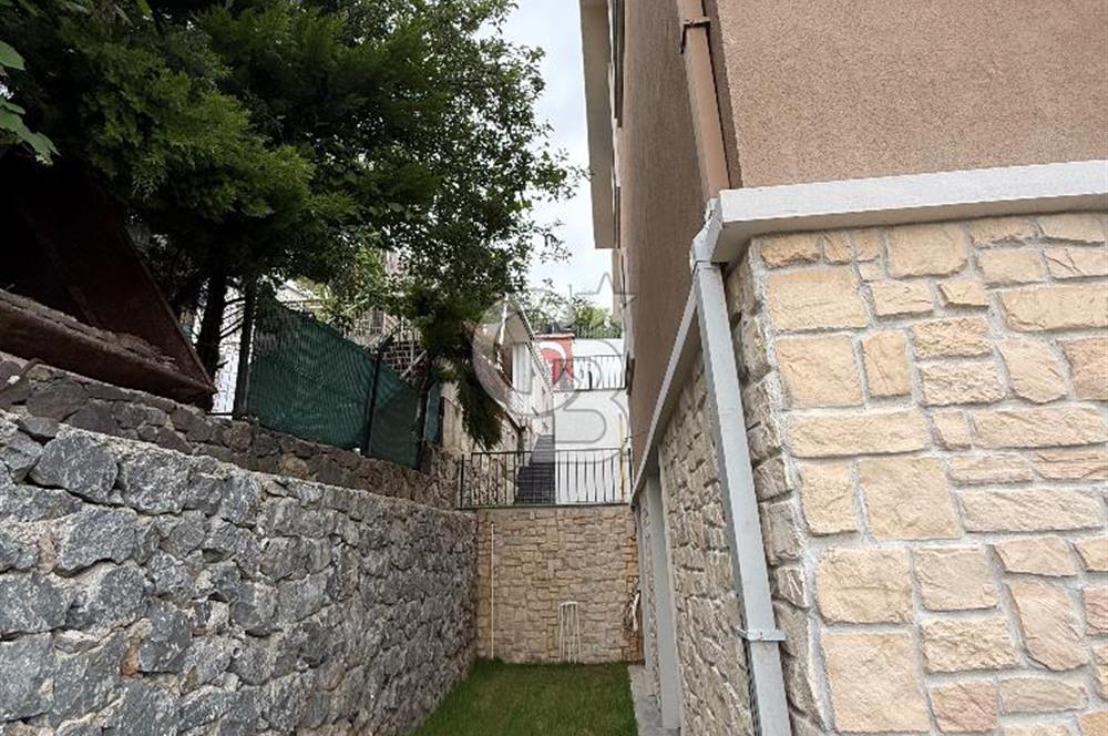 ZEKERİYAKÖY ÇARŞIYA YAKIN, BUTİK SİTEDE SIFIR 4+1 ÖZEL YAPIM TRİPLEX VİLLA