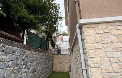 ZEKERİYAKÖY ÇARŞIYA YAKIN, BUTİK SİTEDE SIFIR 4+1 ÖZEL YAPIM TRİPLEX VİLLA
