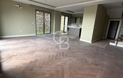 ZEKERİYAKÖY ÇARŞIYA YAKIN, BUTİK SİTEDE SIFIR 4+1 ÖZEL YAPIM TRİPLEX VİLLA