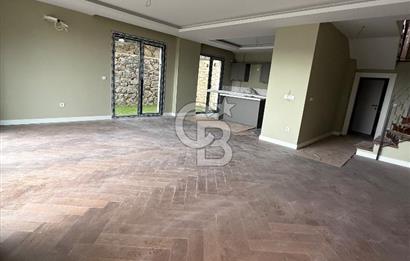 ZEKERİYAKÖY ÇARŞIYA YAKIN, BUTİK SİTEDE SIFIR 4+1 ÖZEL YAPIM TRİPLEX VİLLA