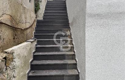 ZEKERİYAKÖY ÇARŞIYA YAKIN, BUTİK SİTEDE SIFIR 4+1 ÖZEL YAPIM TRİPLEX VİLLA