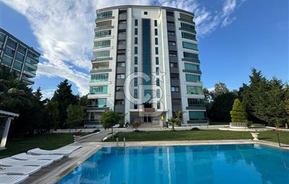 Bornova Royal O. Akbulut Sitesi'nde Havuzlu 3+1 Satılık Daire