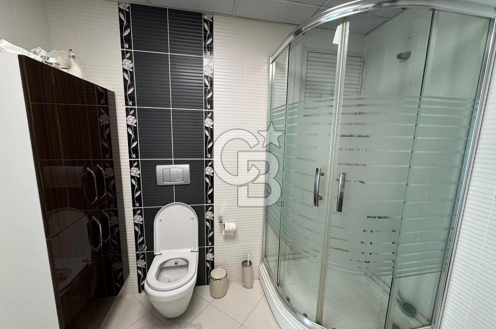 Bornova Royal O. Akbulut Sitesi'nde Havuzlu 3+1 Satılık Daire