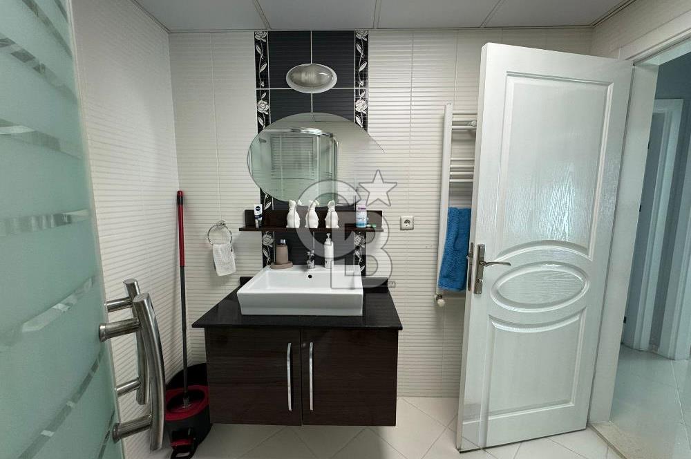 Bornova Royal O. Akbulut Sitesi'nde Havuzlu 3+1 Satılık Daire