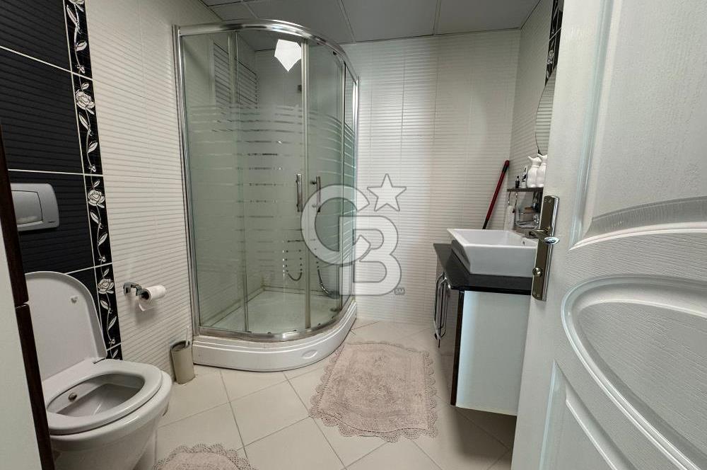 Bornova Royal O. Akbulut Sitesi'nde Havuzlu 3+1 Satılık Daire